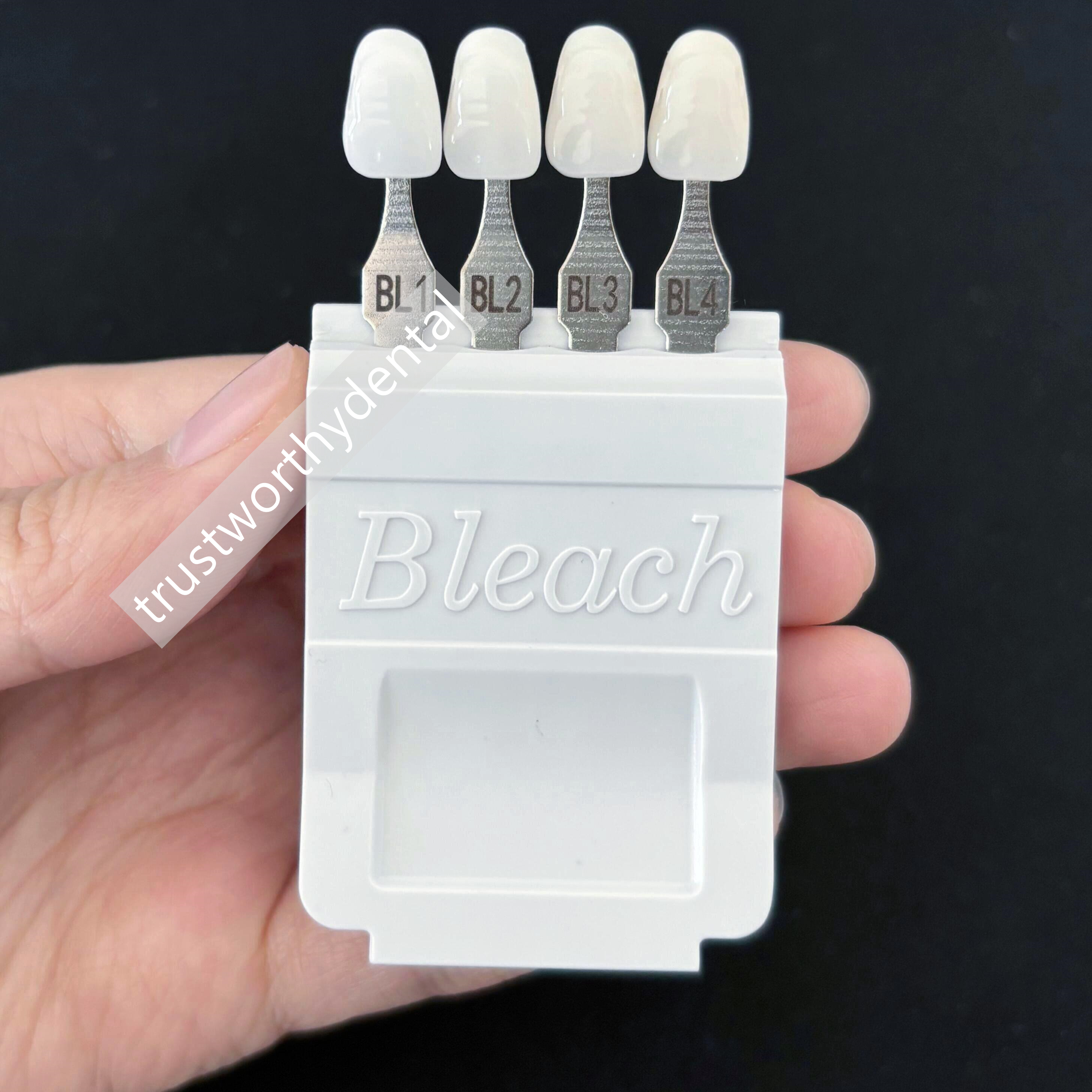 4 Colors Dental Bleached Shade - Teeth Whitening/Bleaching recensione e prezzo