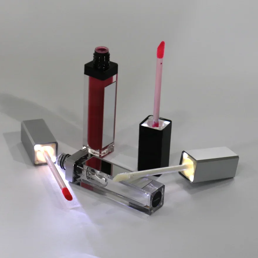 Lip Gloss with Led Light and M - Led Mouth Tray recensione e prezzo
